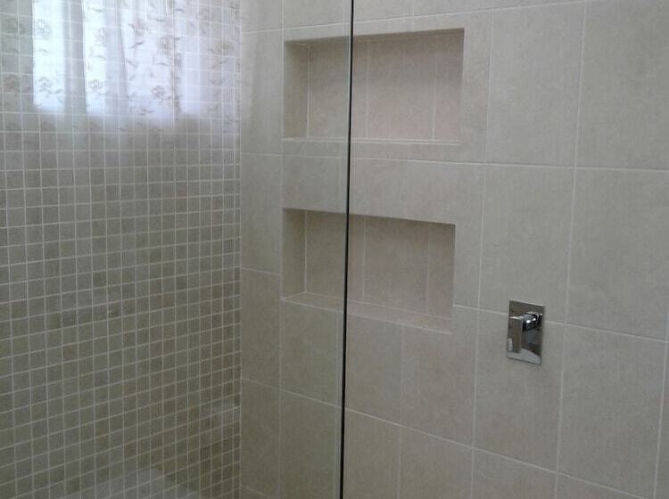 פנסיון Rostalyn Guesthouse