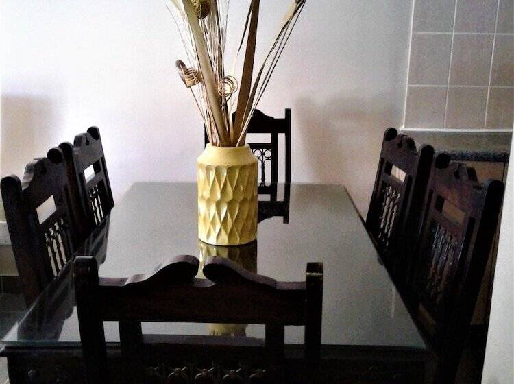 פנסיון Rostalyn Guesthouse