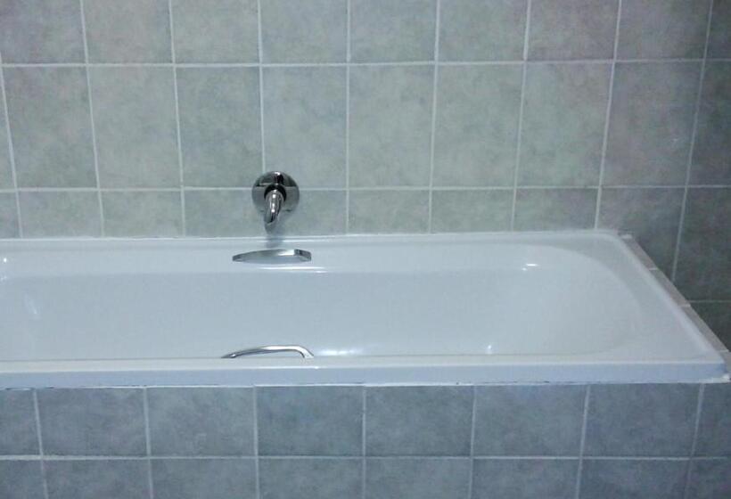 פנסיון Rostalyn Guesthouse