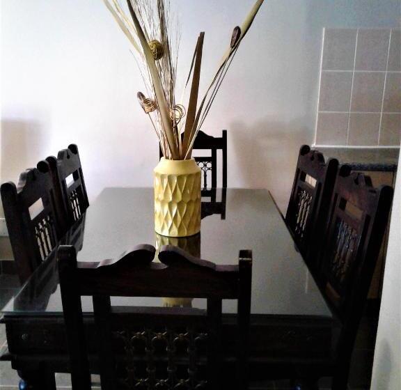 פנסיון Rostalyn Guesthouse