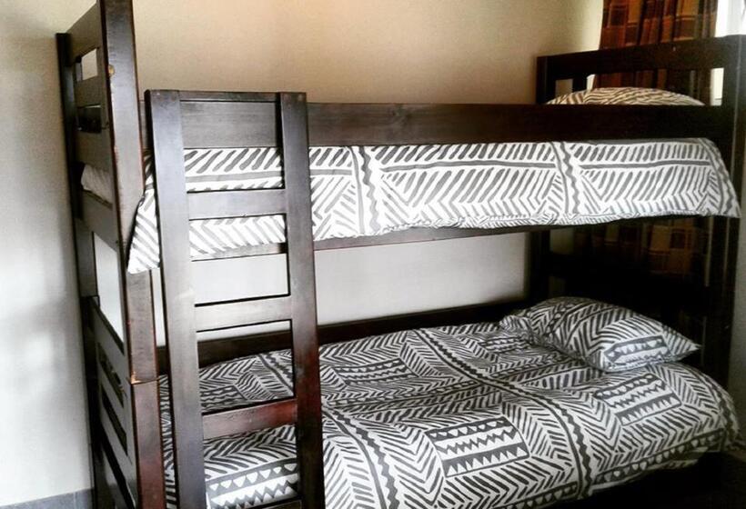 פנסיון Rostalyn Guesthouse