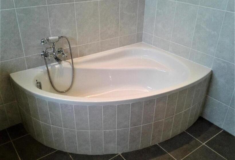 פנסיון Rostalyn Guesthouse