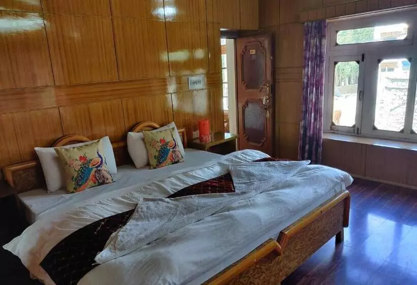 پانسیون Youthok Guest House