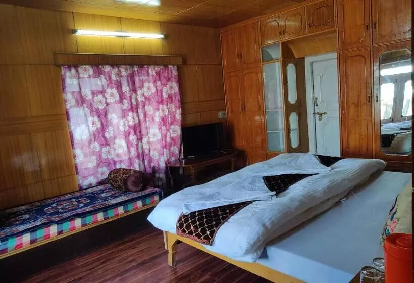 پانسیون Youthok Guest House