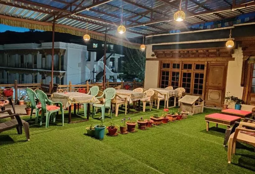 پانسیون Youthok Guest House