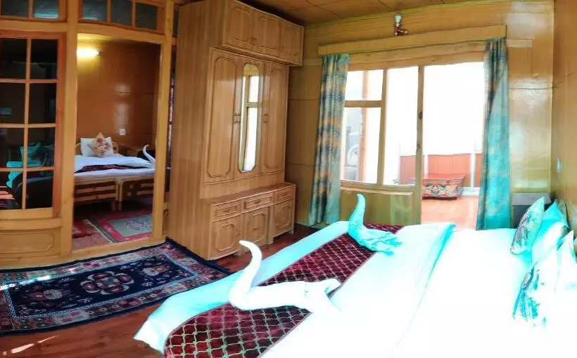 پانسیون Youthok Guest House