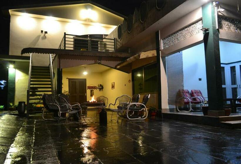 پانسیون West End Lodges