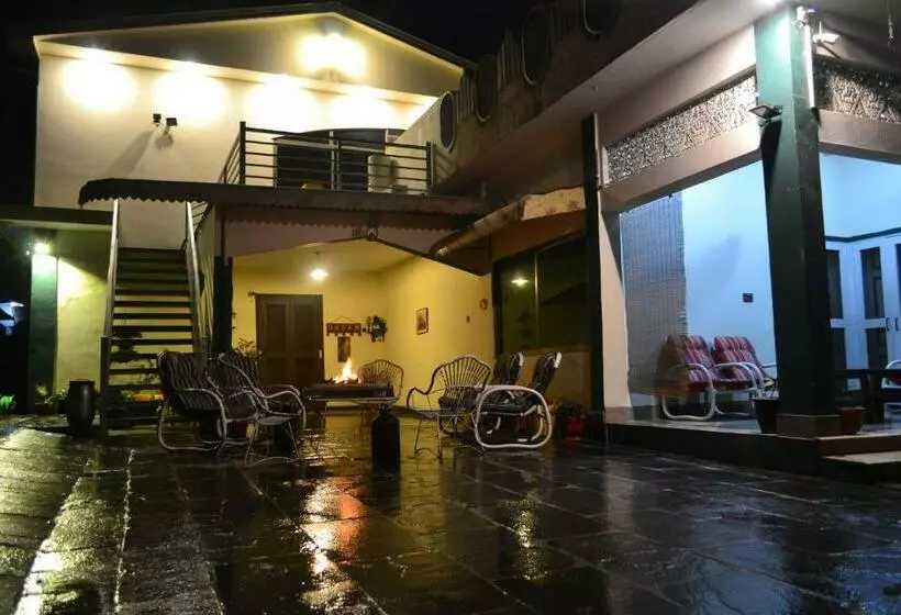پانسیون West End Lodges