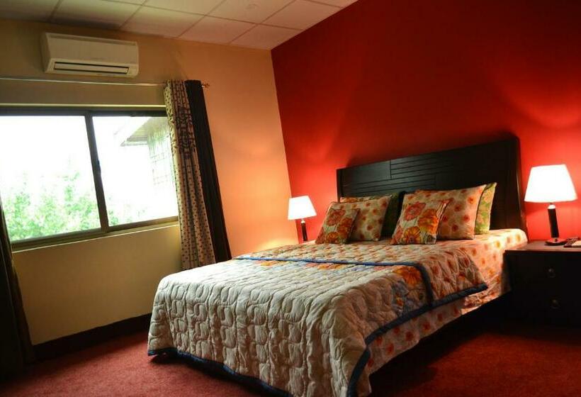 پانسیون West End Lodges