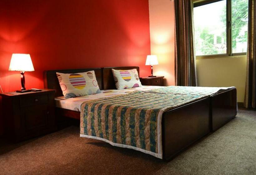 پانسیون West End Lodges