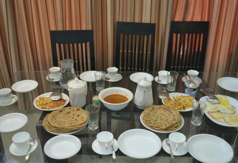 پانسیون West End Lodges