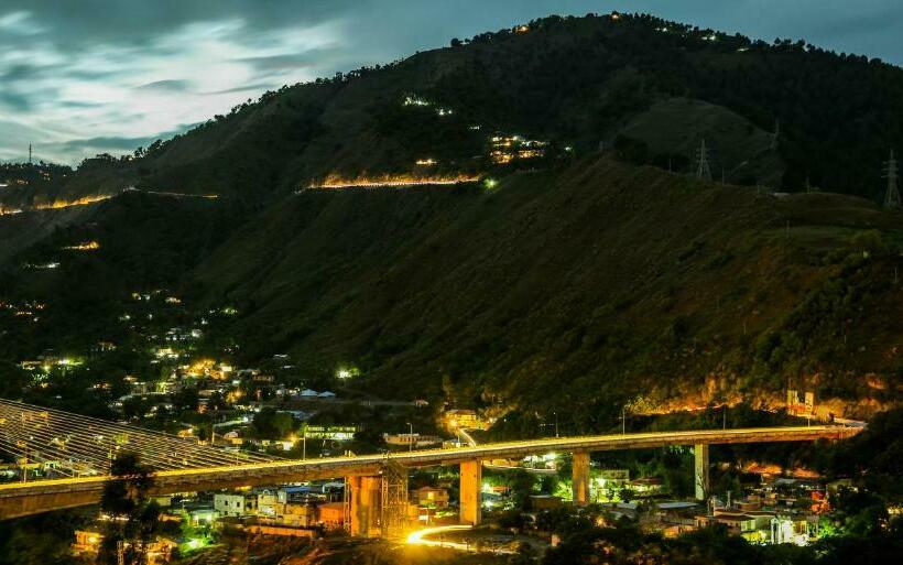 پانسیون West End Lodges