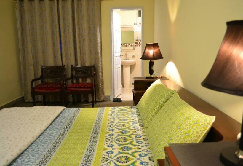 پانسیون West End Lodges