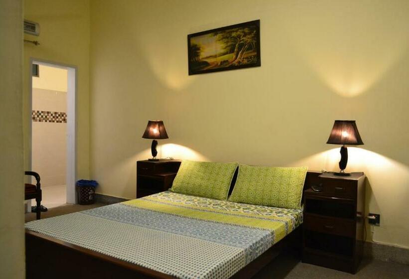 پانسیون West End Lodges