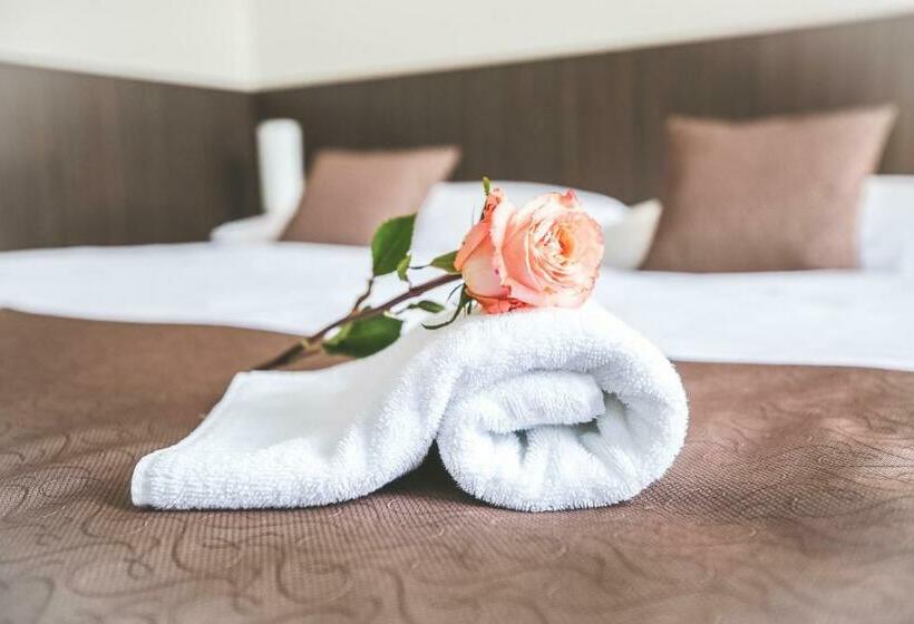 هتل Apartments Embassy By Lh