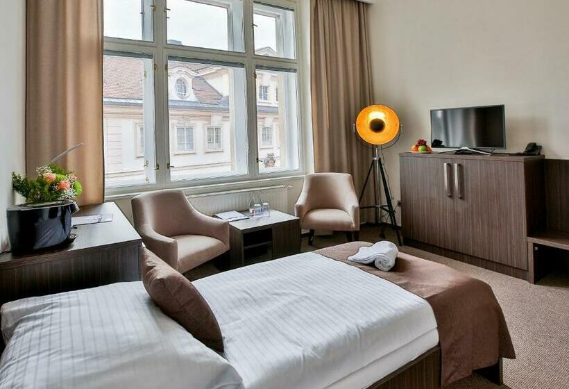 هتل Apartments Embassy By Lh