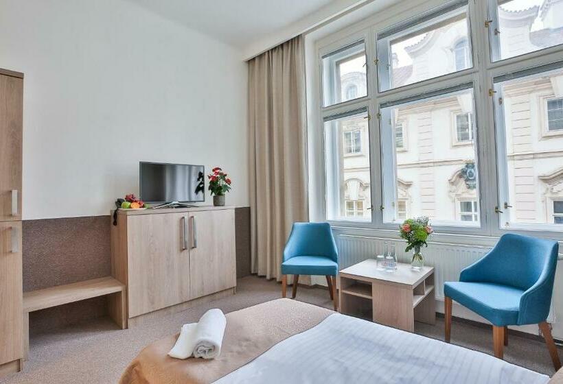 هتل Apartments Embassy By Lh