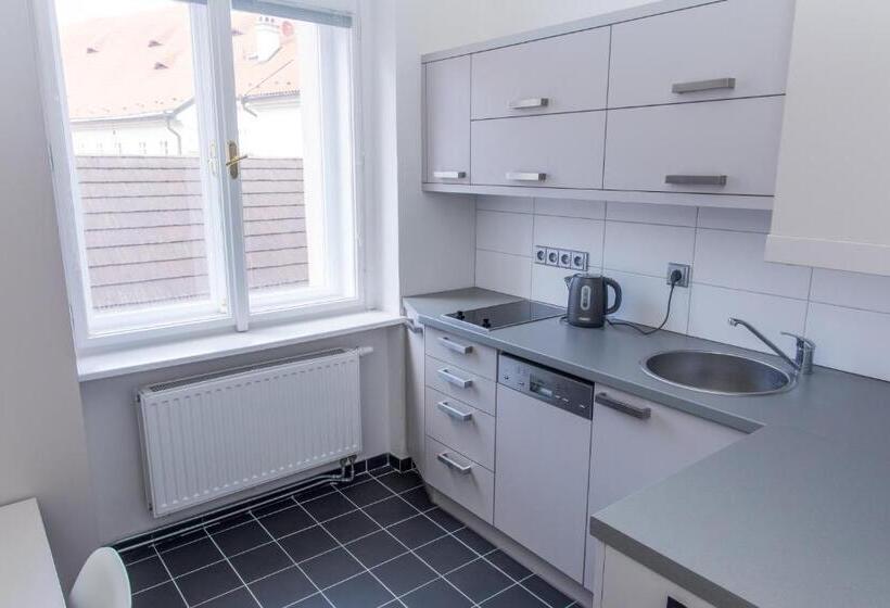 هتل Apartments Embassy By Lh