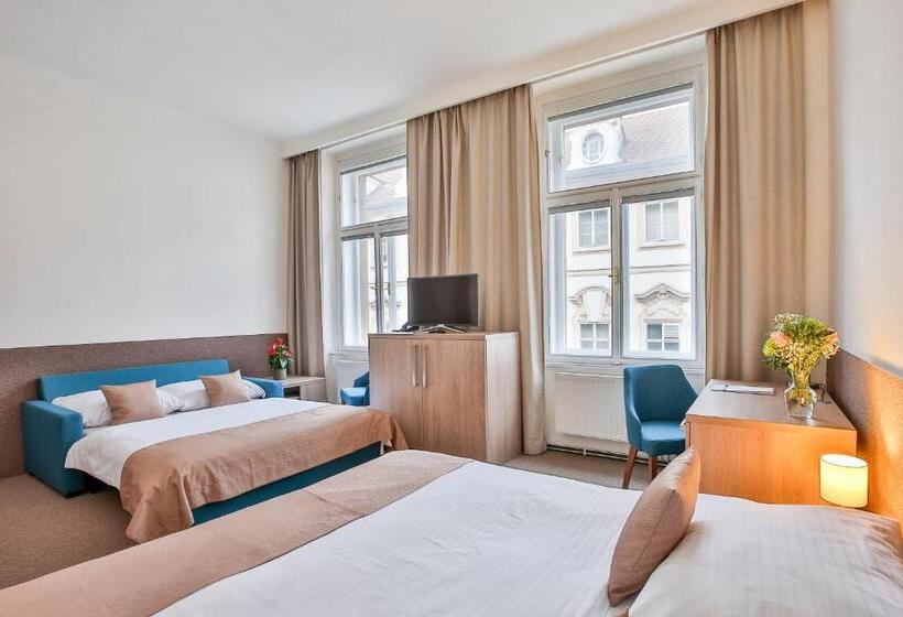 هتل Apartments Embassy By Lh