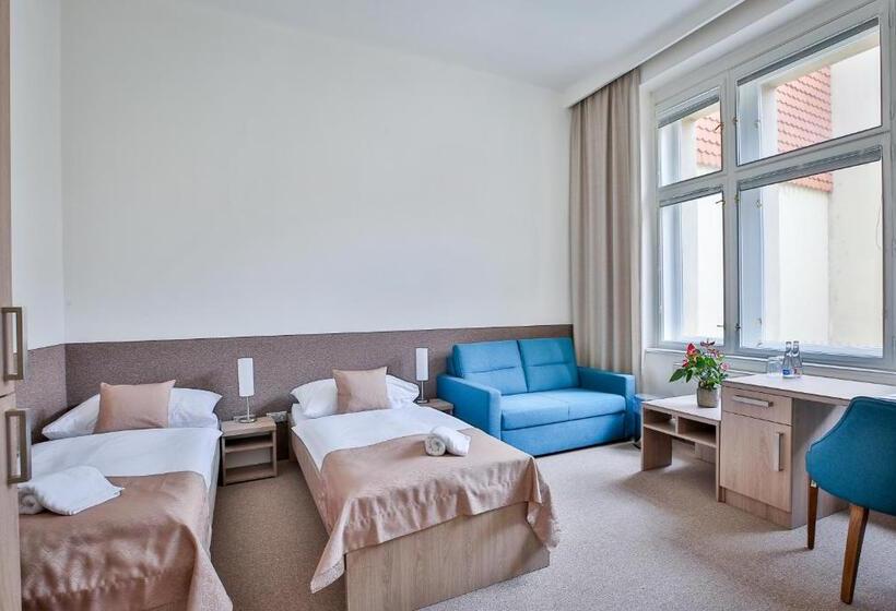 هتل Apartments Embassy By Lh