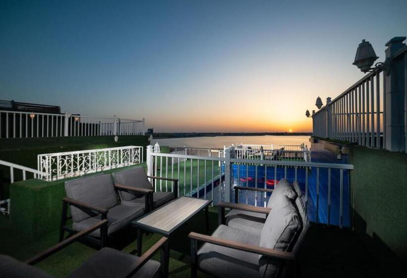 Golden Garden Al Corniche