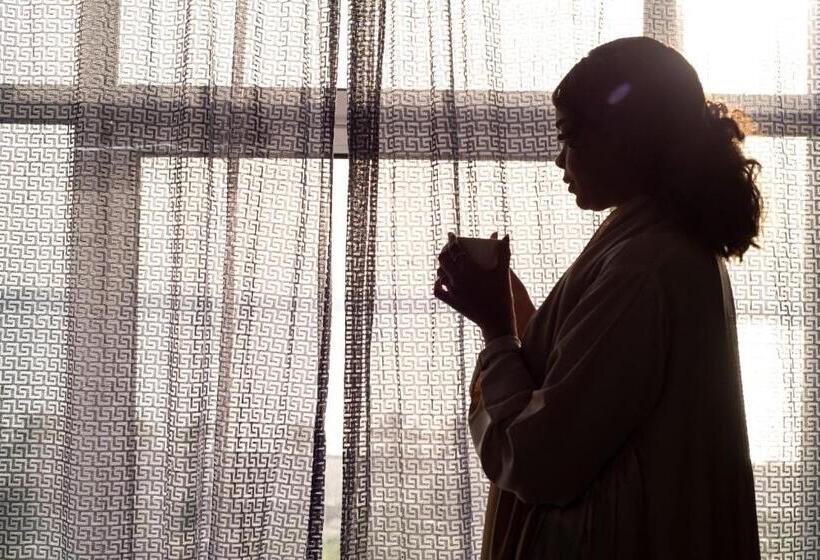 Golden Garden Al Corniche