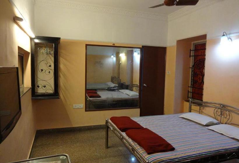 ペンション Central Guest House