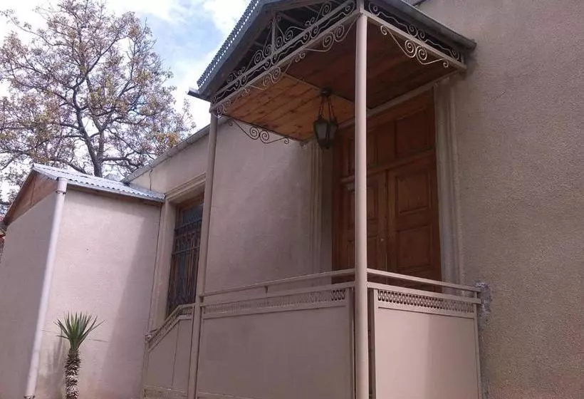 پانسیون Guest House Evdoshvili St N5