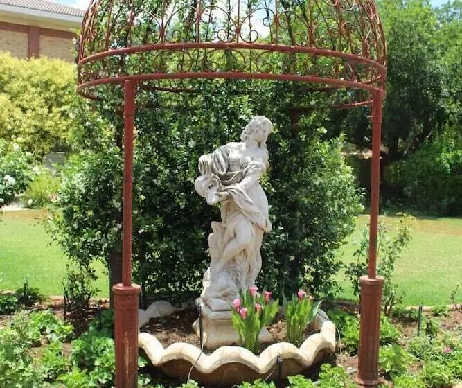 Majatalo The Willow Tree Guesthouse