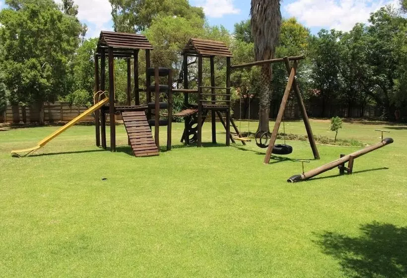 Majatalo The Willow Tree Guesthouse