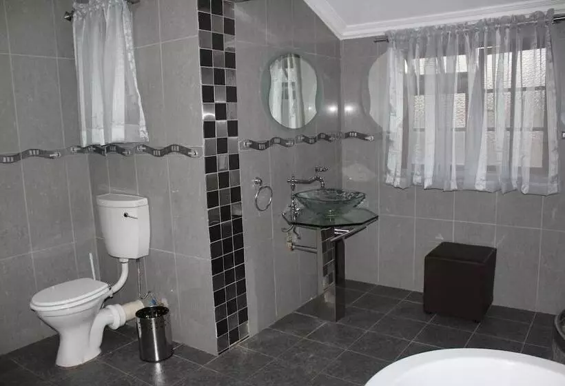 Majatalo The Willow Tree Guesthouse