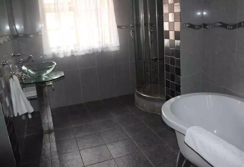 Majatalo The Willow Tree Guesthouse