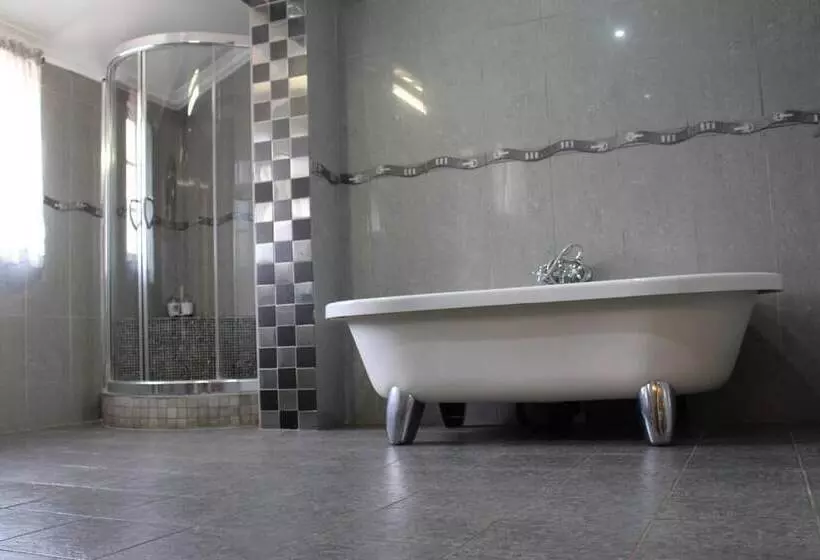 Majatalo The Willow Tree Guesthouse