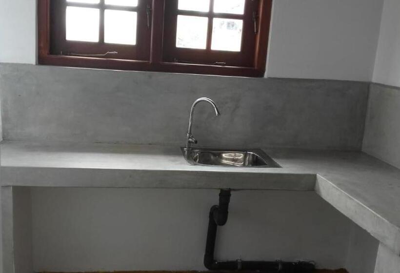 펜션 Baywatch & Jayaweera House