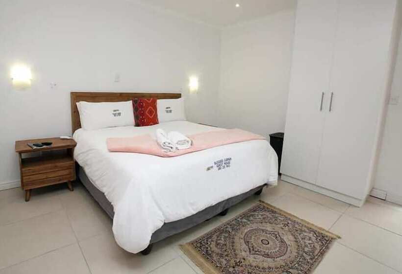 פנסיון Blessed Corner Guest House