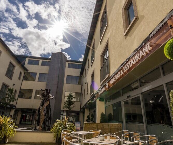 The Courtyard Apartments
