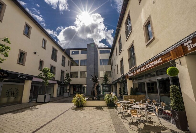 The Courtyard Apartments