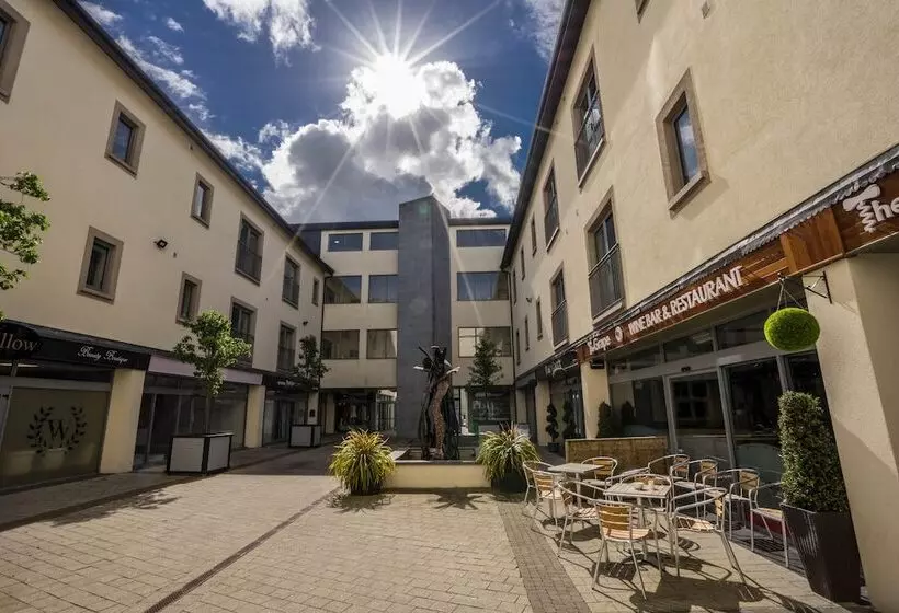 The Courtyard Apartments