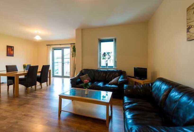 The Courtyard Apartments