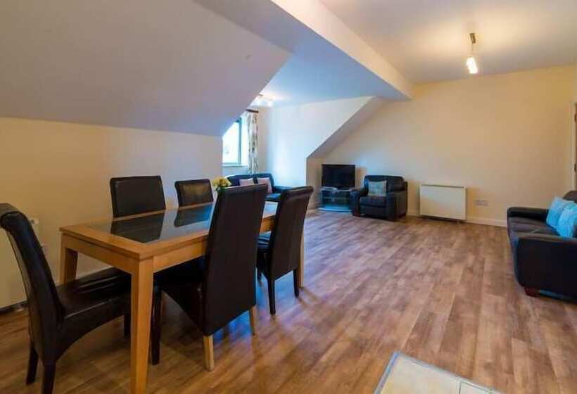 The Courtyard Apartments