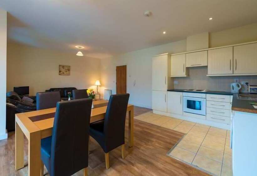 The Courtyard Apartments