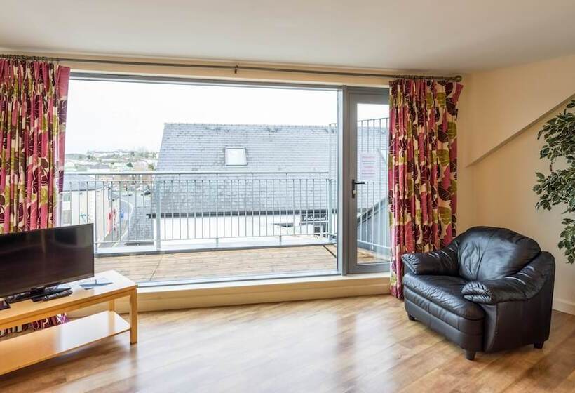 The Courtyard Apartments