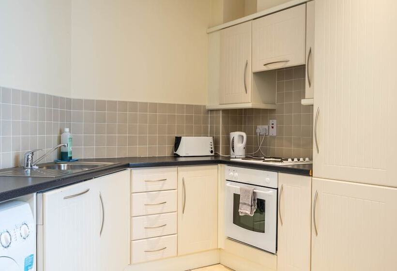 The Courtyard Apartments