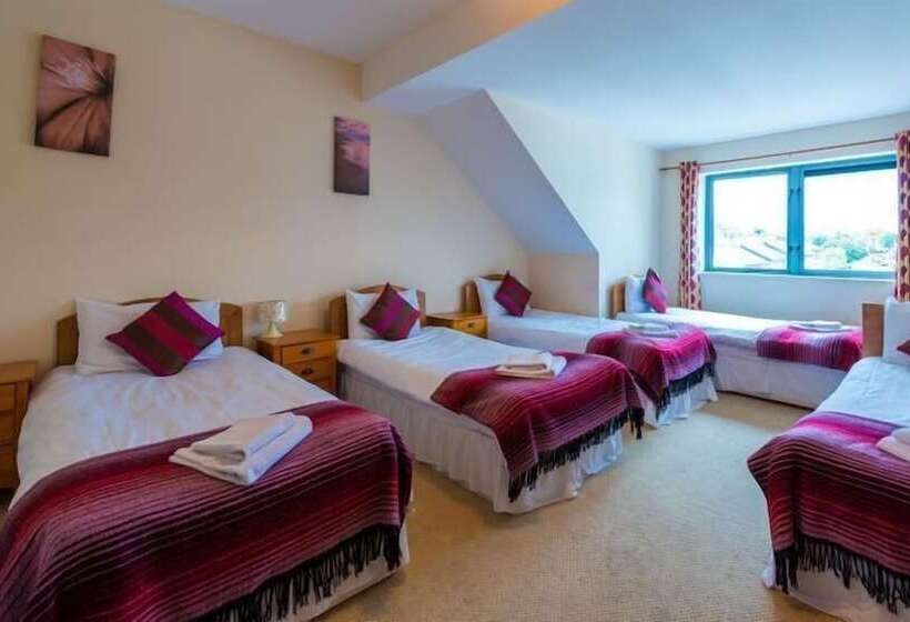 The Courtyard Apartments