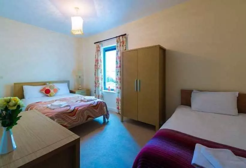 The Courtyard Apartments