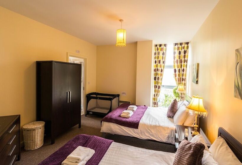 The Courtyard Apartments