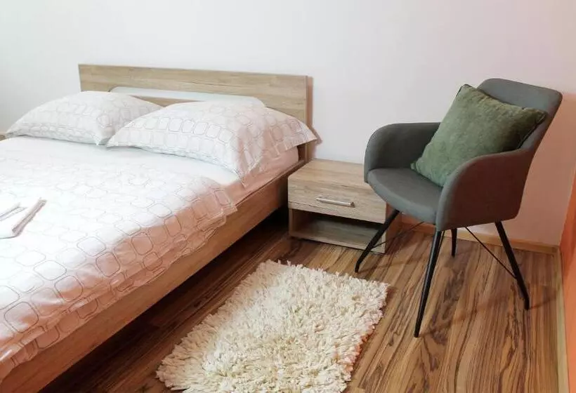 Majatalo Guest House Vila Pod Lesom