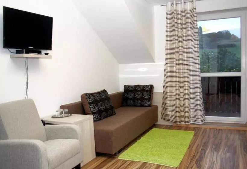 Majatalo Guest House Vila Pod Lesom