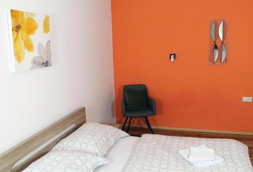 פנסיון Guest House Vila Pod Lesom