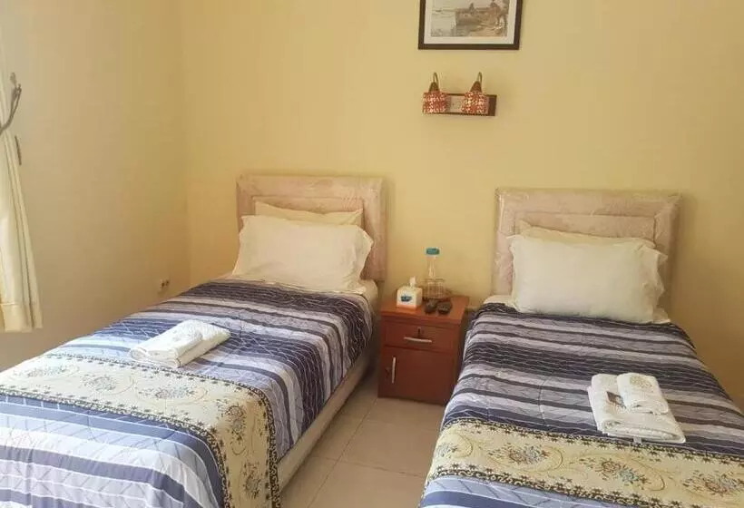 ペンション Whiterose Guesthouse